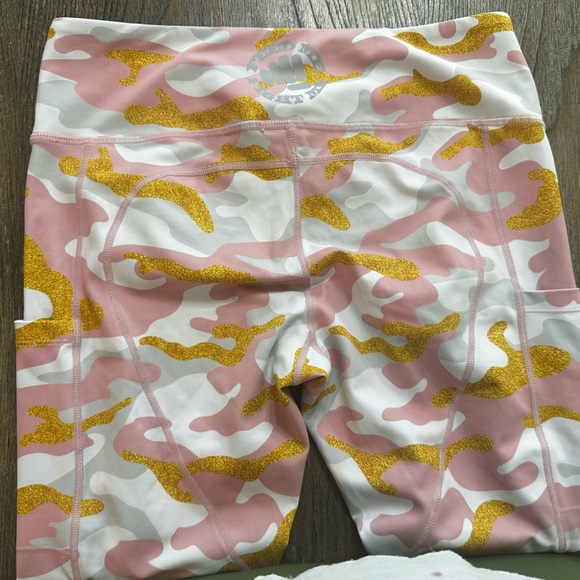 Feed Me Fight Me: FMFM pink camo leggings. Size Medium - Picture 4 of 13